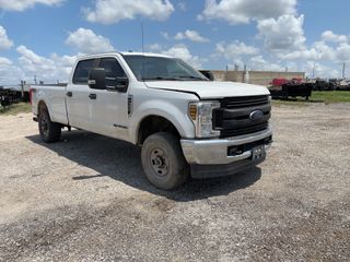 2019 Ford F-350 XL - Exterior Front Right Corner Image